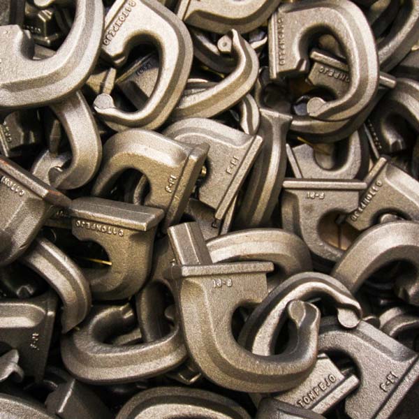Pejo safety hooks lying in a pile